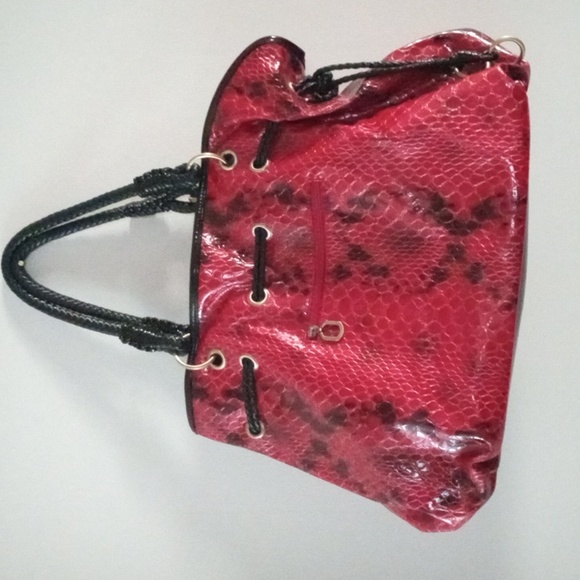 🍒Red and Black Tote Bag | LUCK Brand | Full zipper closure | Large carryall - Picture 3 of 11